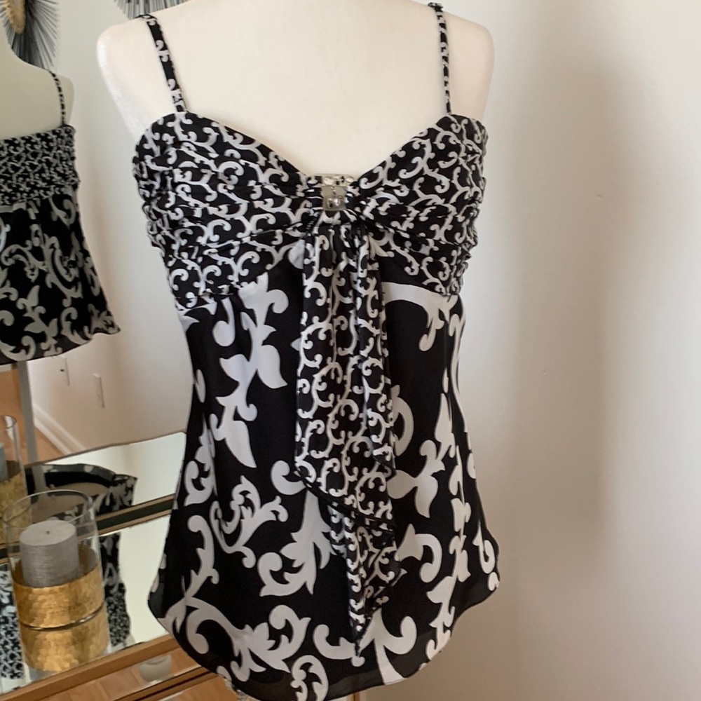 Black-and-white soak top can also be worn strapless